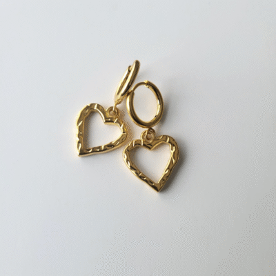 heart earrings with hammered effect
