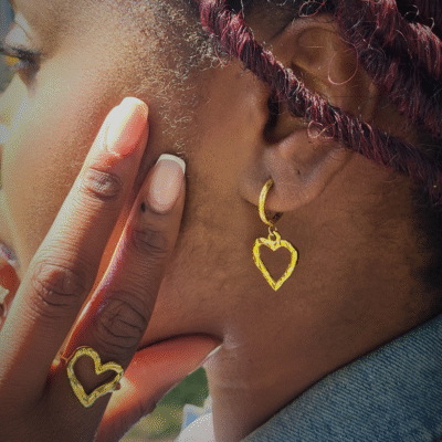 heart earrings with hammered effect